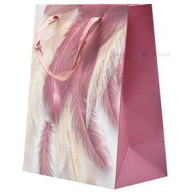 Dovanų maišelis su rožinėmis tekstilinėmis rankenomis, 18+10x23 cm, baltas fonas su rožiniais ir smėlio spalvos plunksnomis