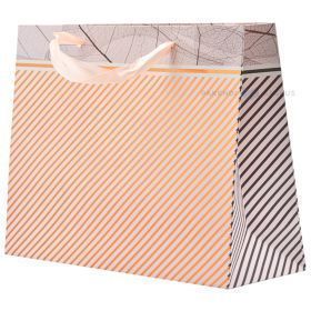 Dovanų maišelis su rožinėmis tekstilinėmis rankenomis, 25+8x20 cm, baltas fonas su rožinėmis juostelėmis ir lapų raštu