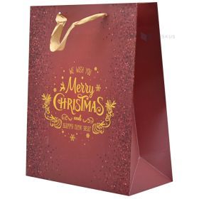 Dovanų maišelis su raudonomis kaspino rankenomis, 26+12x32 cm, raudonas fonas su užrašu Merry Christmas ir blizgučiais kraštuose